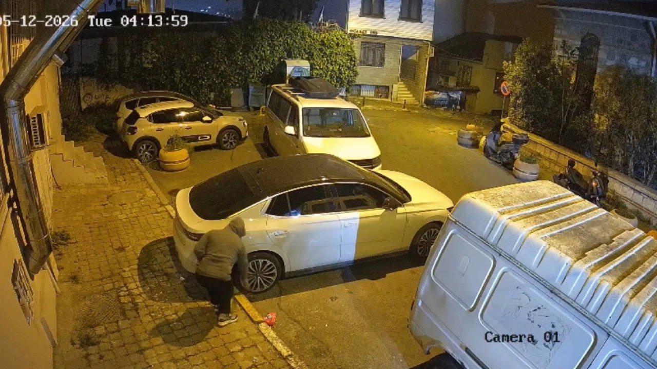 İstanbul'da iş insanının otomobiline saldırı: Lastiklerini bıçakladılar