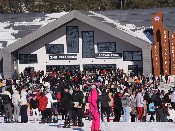 Denizli Kayak Merkezi doldu taştı