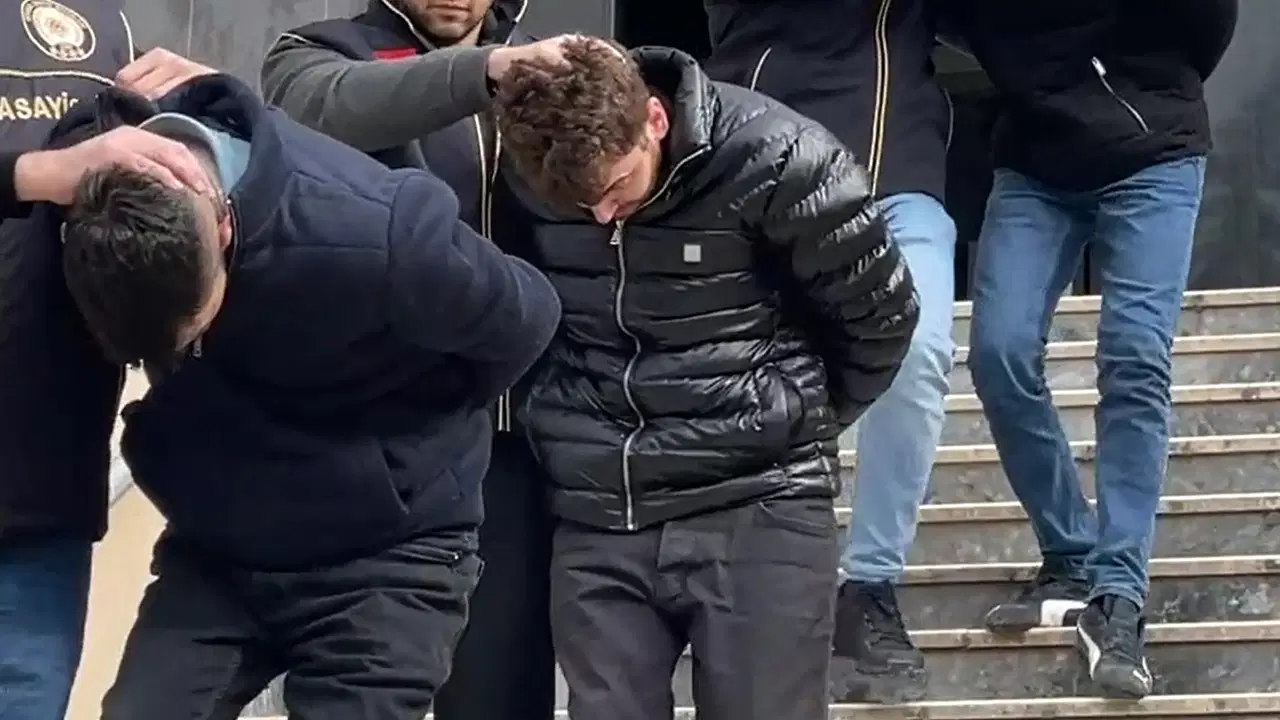 O anlar kamerada: İstanbul Güngören'de 1 milyon 700 bin liralık gasp!