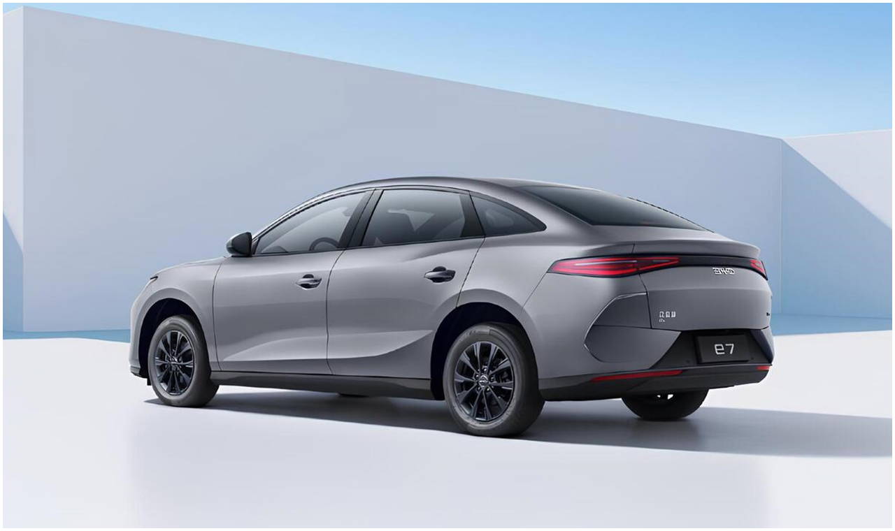 BYD'nin yeni modeli e7 560 bin TL'ye satışa sunuldu!