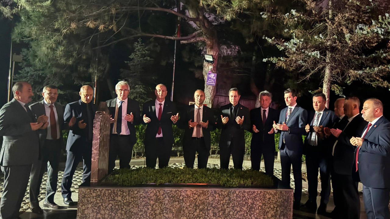 MHP’li Yücel Bulut’un Türkeş’in kabrine ziyarete Ayyüce Türkeş Taş’tan sert yanıt