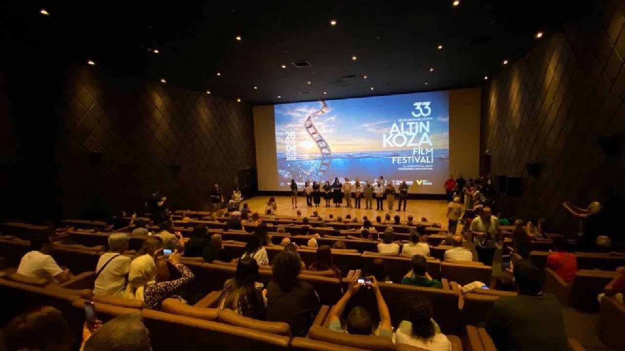 Adana Altın Koza Film Festivali’nde ödüller Sahiplerini Buldu!  En İyi Film Ödülü ‘Bir Arada Yalnız’ın…