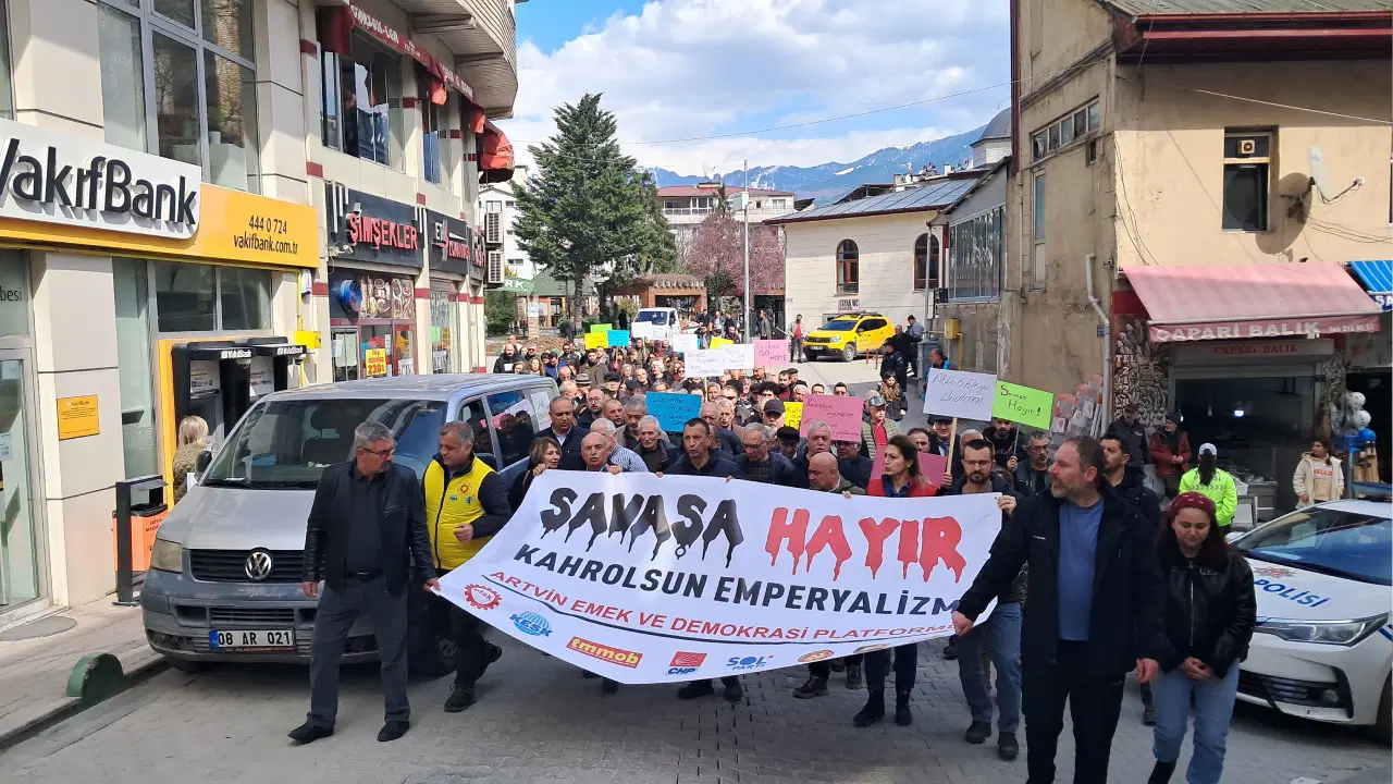 Artvin’de demokratik kitle örgütlerinden savaş karşıtı yürüyüş