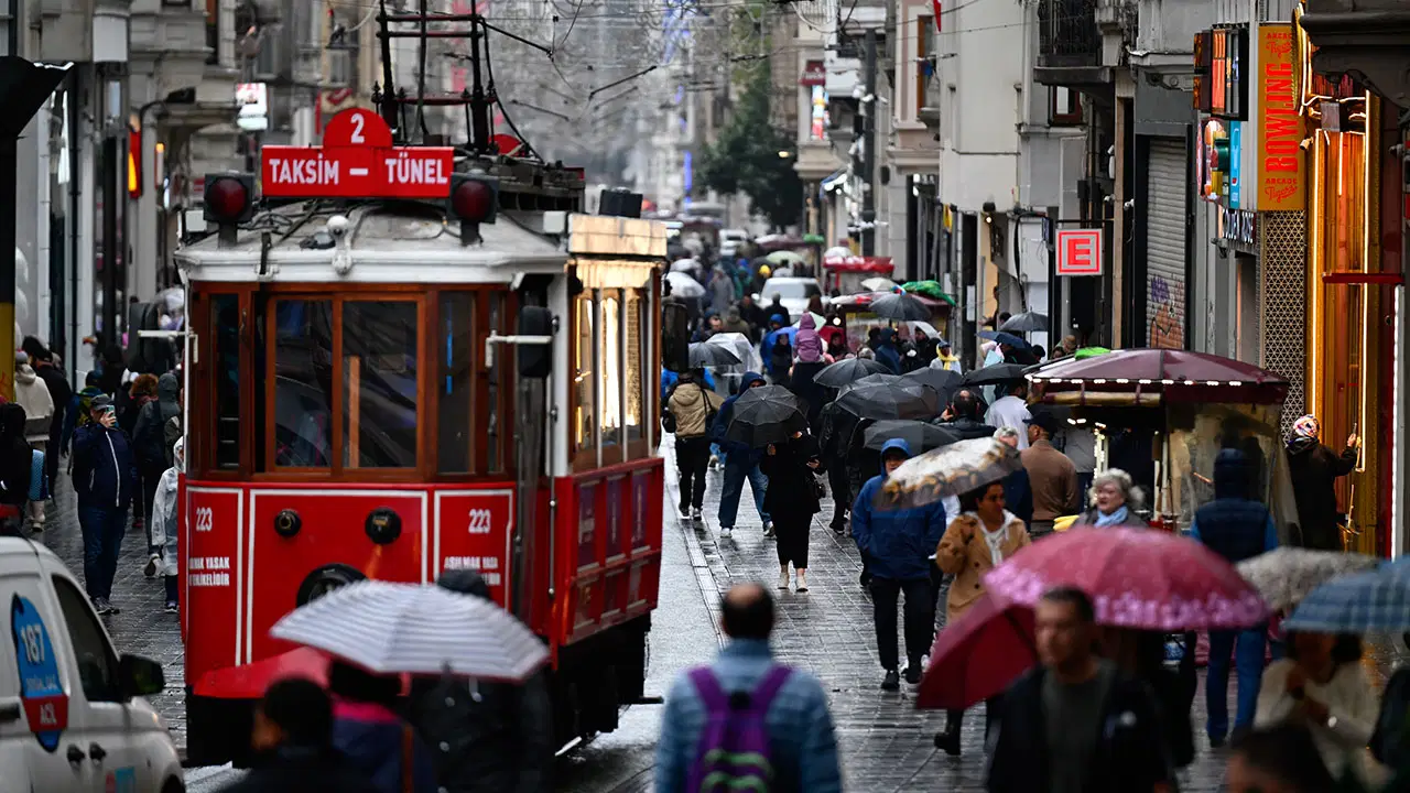 AKOM İstanbul için tarih ve saat verdi: Kuvvetli yağış ve fırtına uyarısı