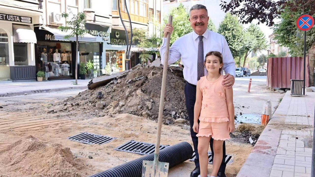 Merzifon Belediye Başkanı Kargı, minik yurttaşla sohbet etti