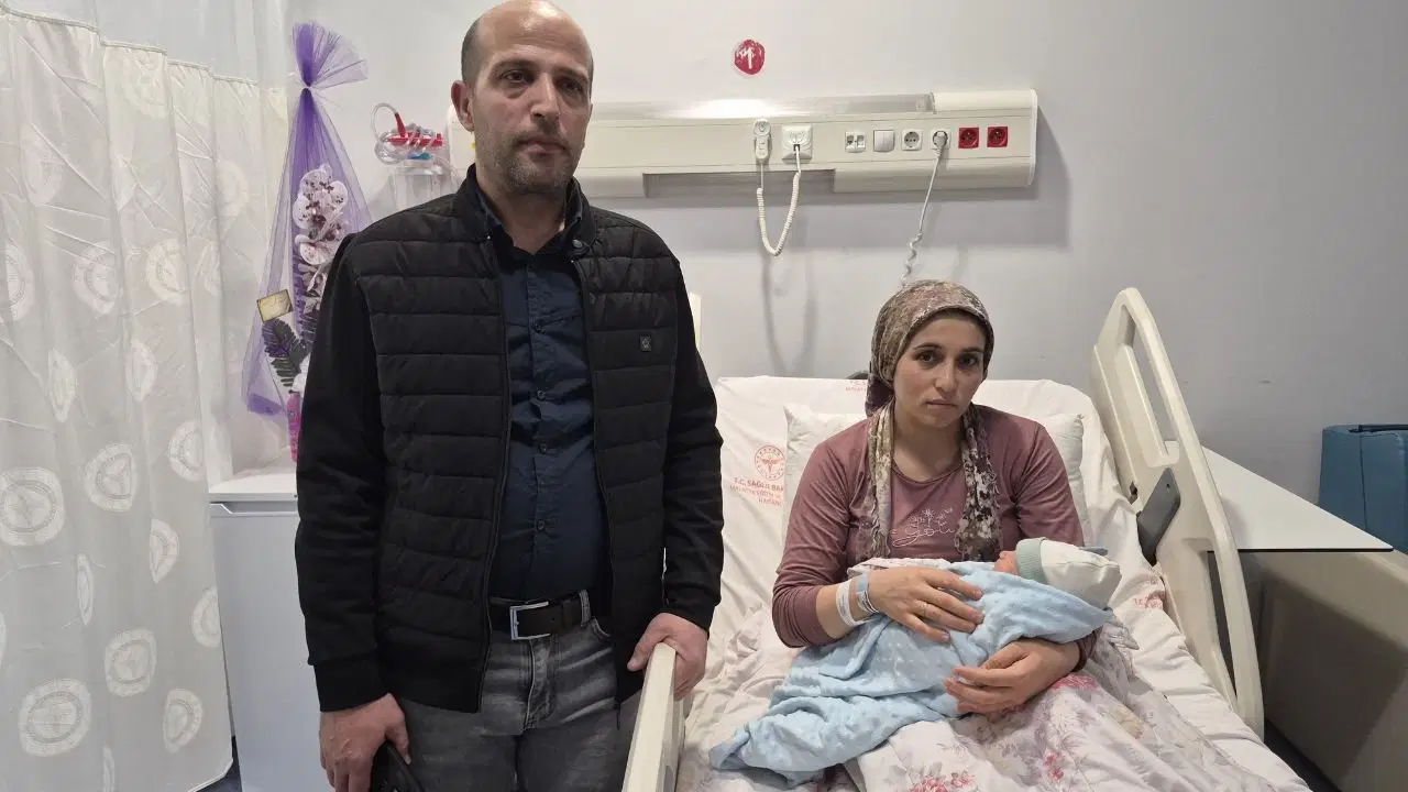 Kızlarını depremde kaybeden çift, 3 yıl sonra aynı tarihte bebek sahibi oldu