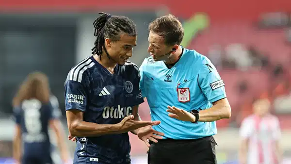 Eski hakemler, Samsunspor - Fenerbahçe maçını değerlendirdi: 'VAR bunu görmüyor mu, bu tarz durumlar için orada'
