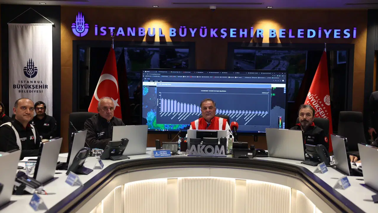 İBB Başkanvekili Nuri Aslan, İstanbullulara çağrı yaptı: 'Gerekmedikçe özel aracınızla yollara çıkmayın, toplu taşımayı kullanın'