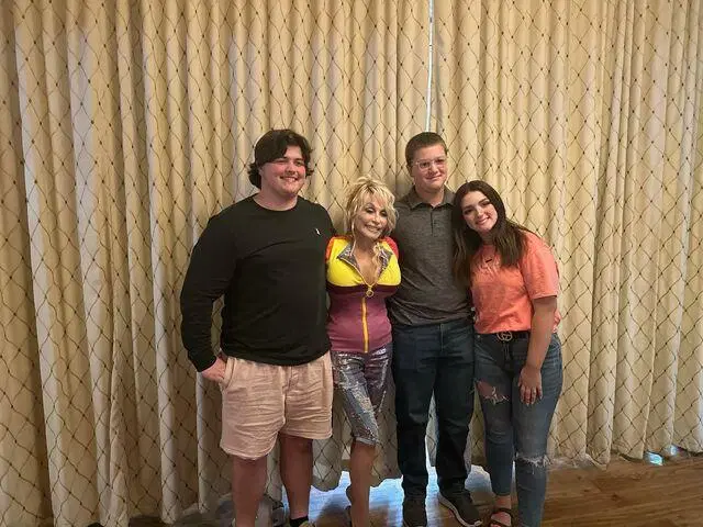 Dolly Parton aile arasında düzenlenen özel törenle son yolculuğuna uğurlandı