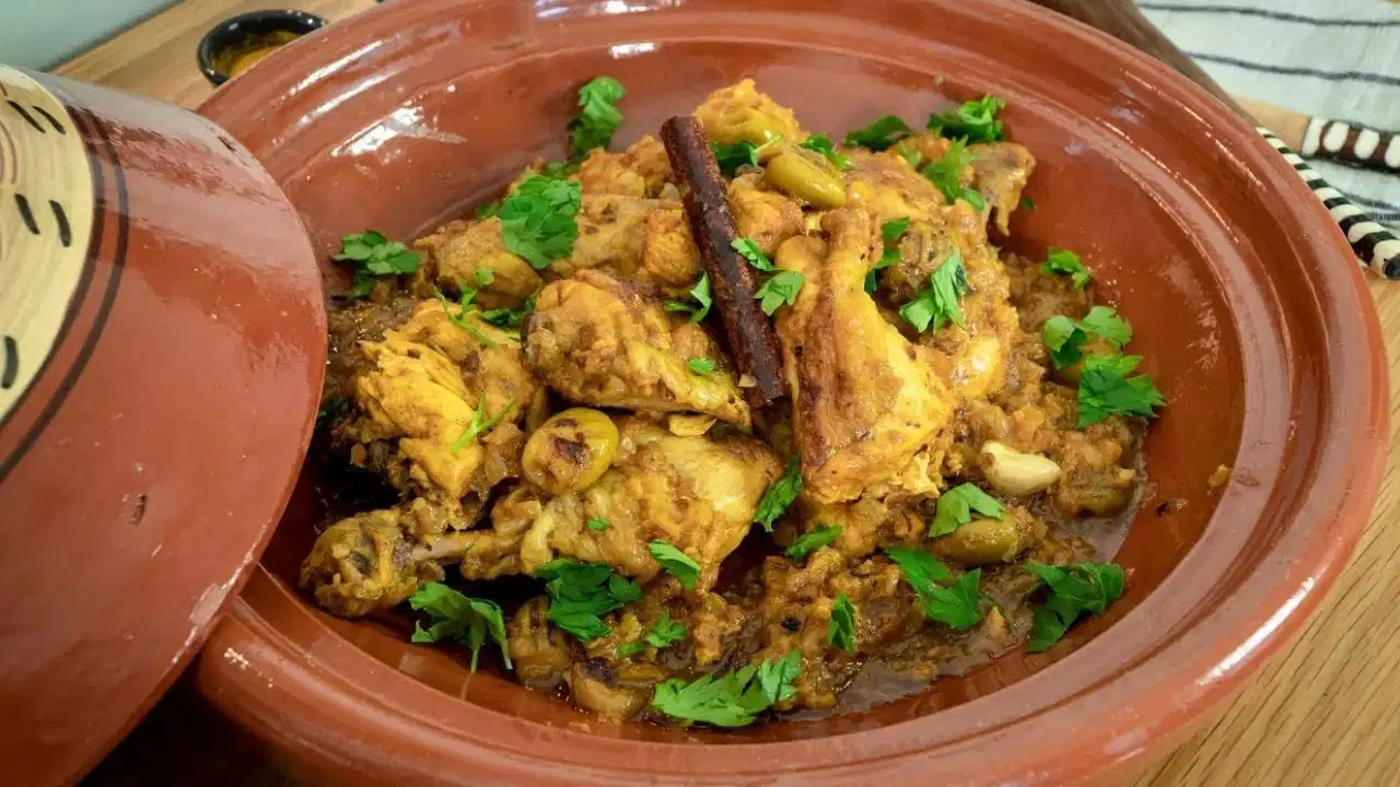 Fas mutfağının baharatlı incisi: Tavuk Tajine Tarifi
