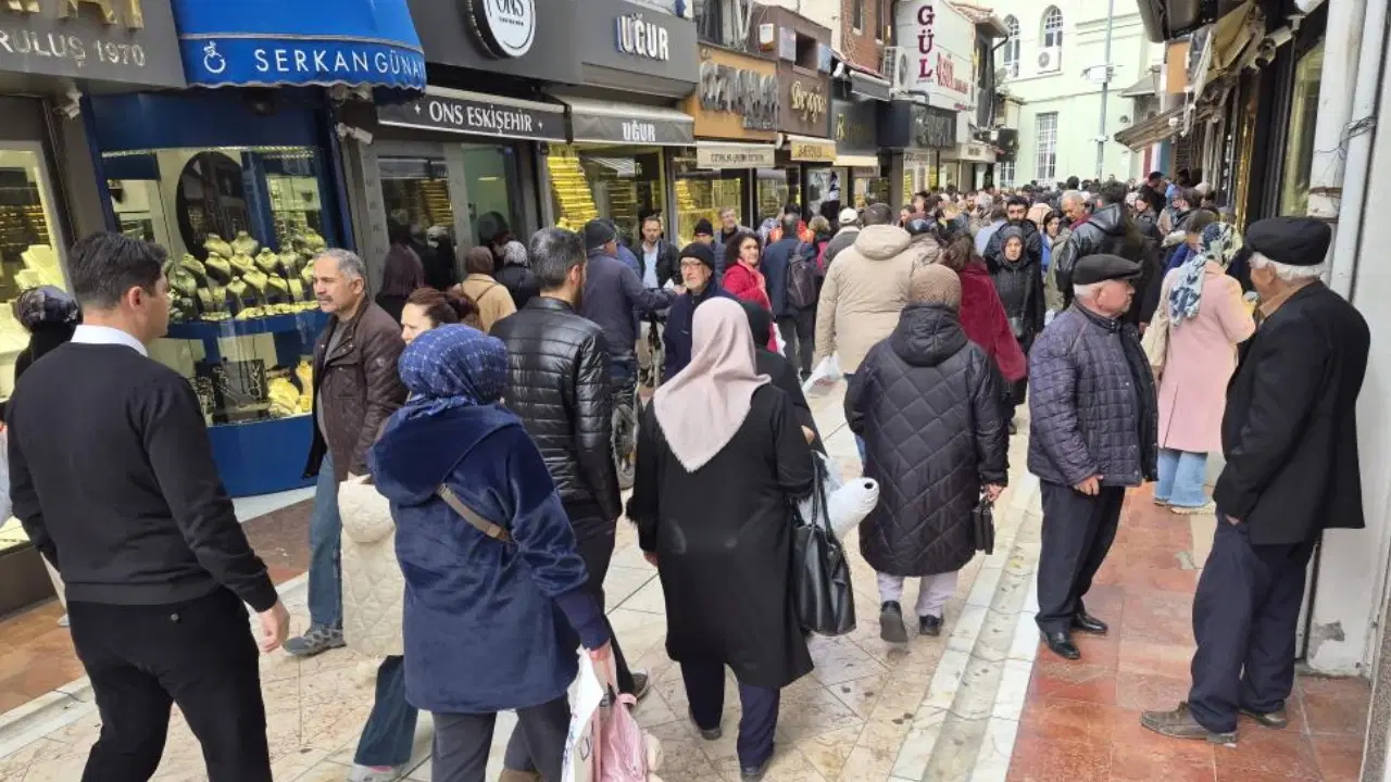 Altın fiyatları düşünce yurttaşlar kuyumculara akın etti