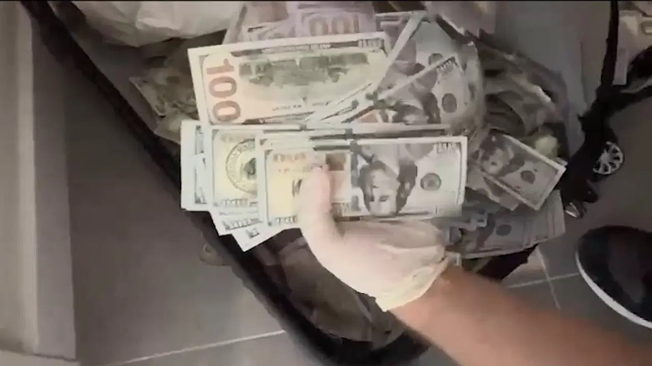 Esenyurt'ta 'sahte para' operasyonu: 2 milyon 890 bin sahte dolar ele geçirildi