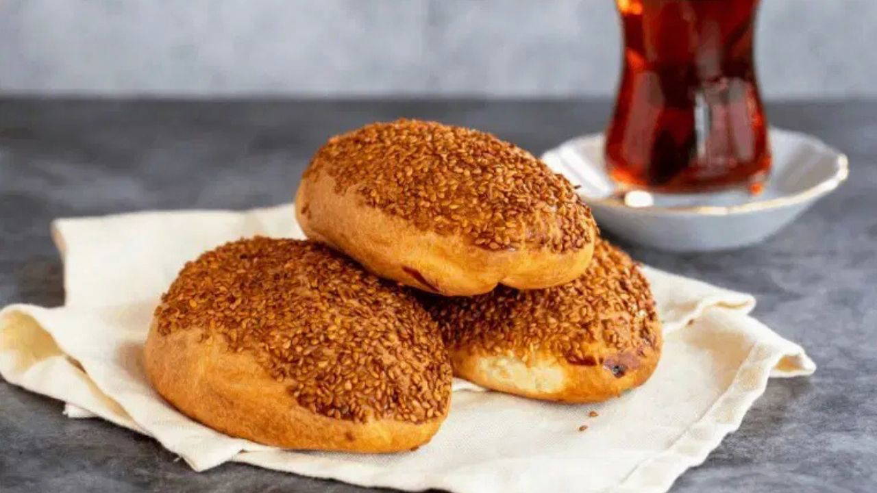 Çayın yanına çok yakışan enfes lezzet: Susamlı simit poğaça tarifi