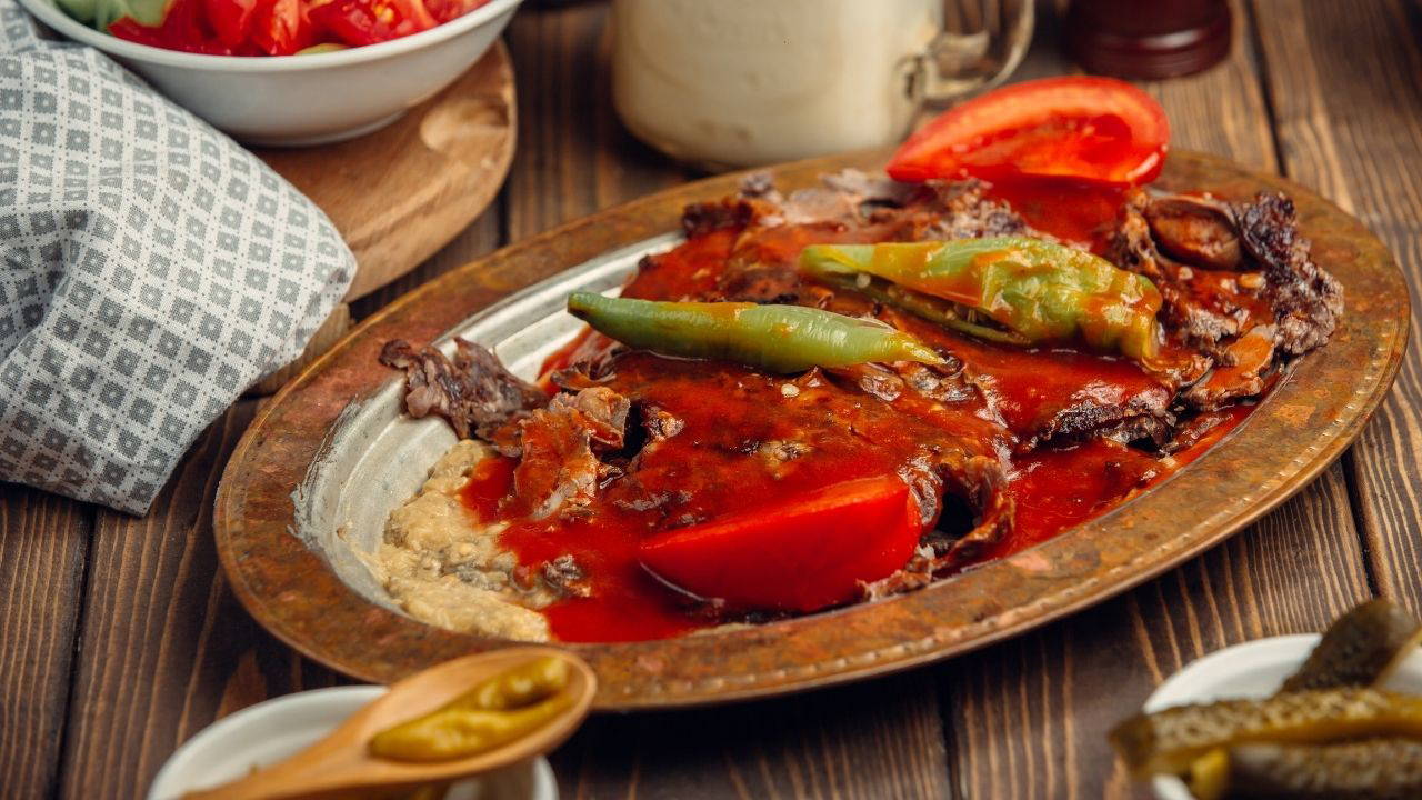 Ev yapımı İskender tarifi: Efsane lezzeti kendi mutfağınıza taşıyın...