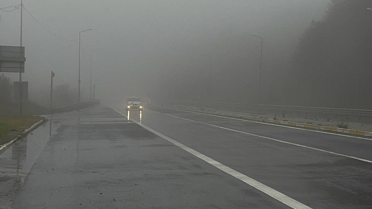 Bolu Dağı'nda sis: Görüş mesafesi 25 metreye düştü!