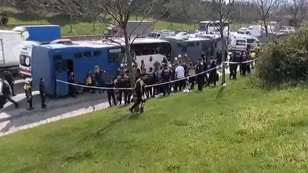 Bağcılar'da 4 cezaevi sevk aracı kaza yaptı: 6 jandarma yaralandı