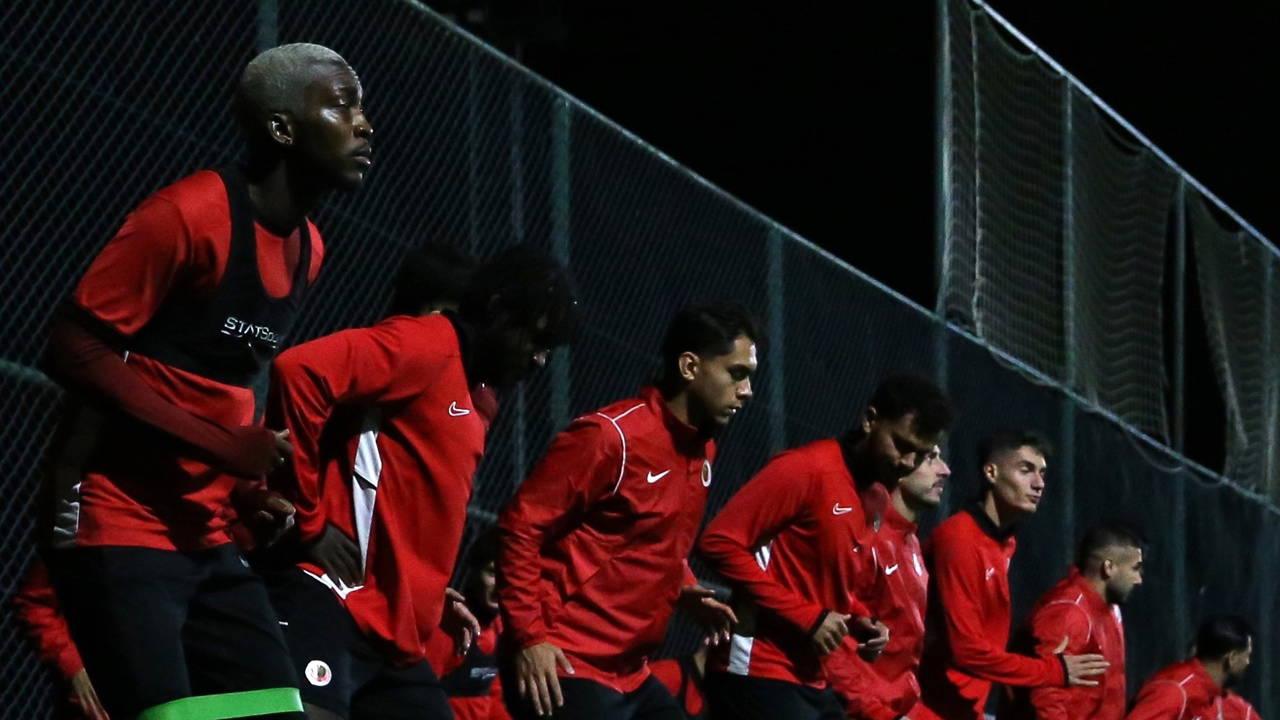 Gençlerbirliği, Antalya'da kampa girdi