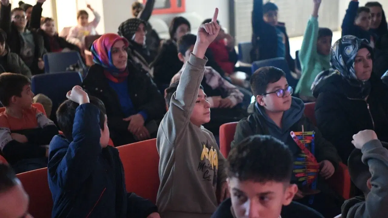 Mamak’ta çocuklar aileleriyle birlikte bilimi keşfetti