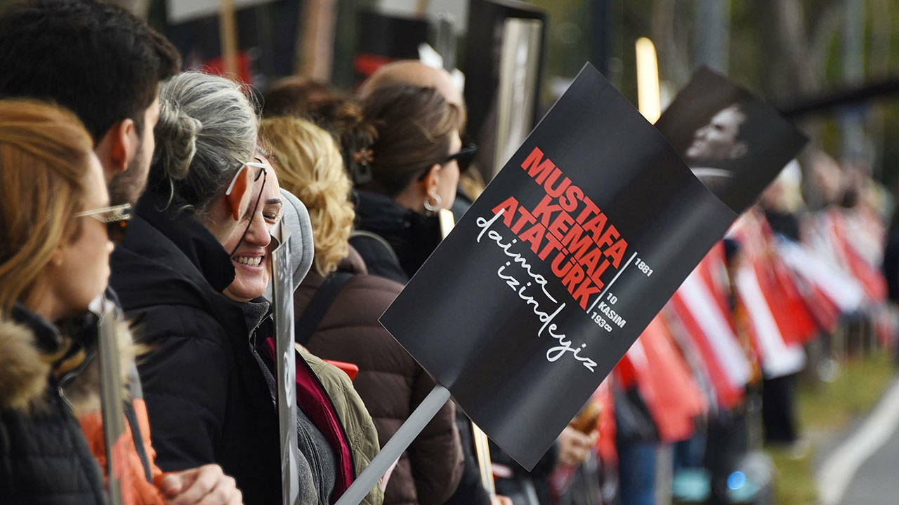 Kadıköy’de 10 Kasım'da '9’u 5 geçe Ata’ya Saygı Zinciri' oluşturulacak