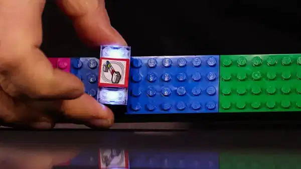 Lego'dan 50 yılın en köklü değişimi: 'Akıllı' bloklar oyunun ruhuna aykırı mı?