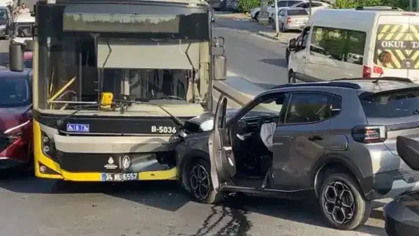 Motosikletliye çarpmamak isterken İETT otobüsüne çarptı: 1 yaralı