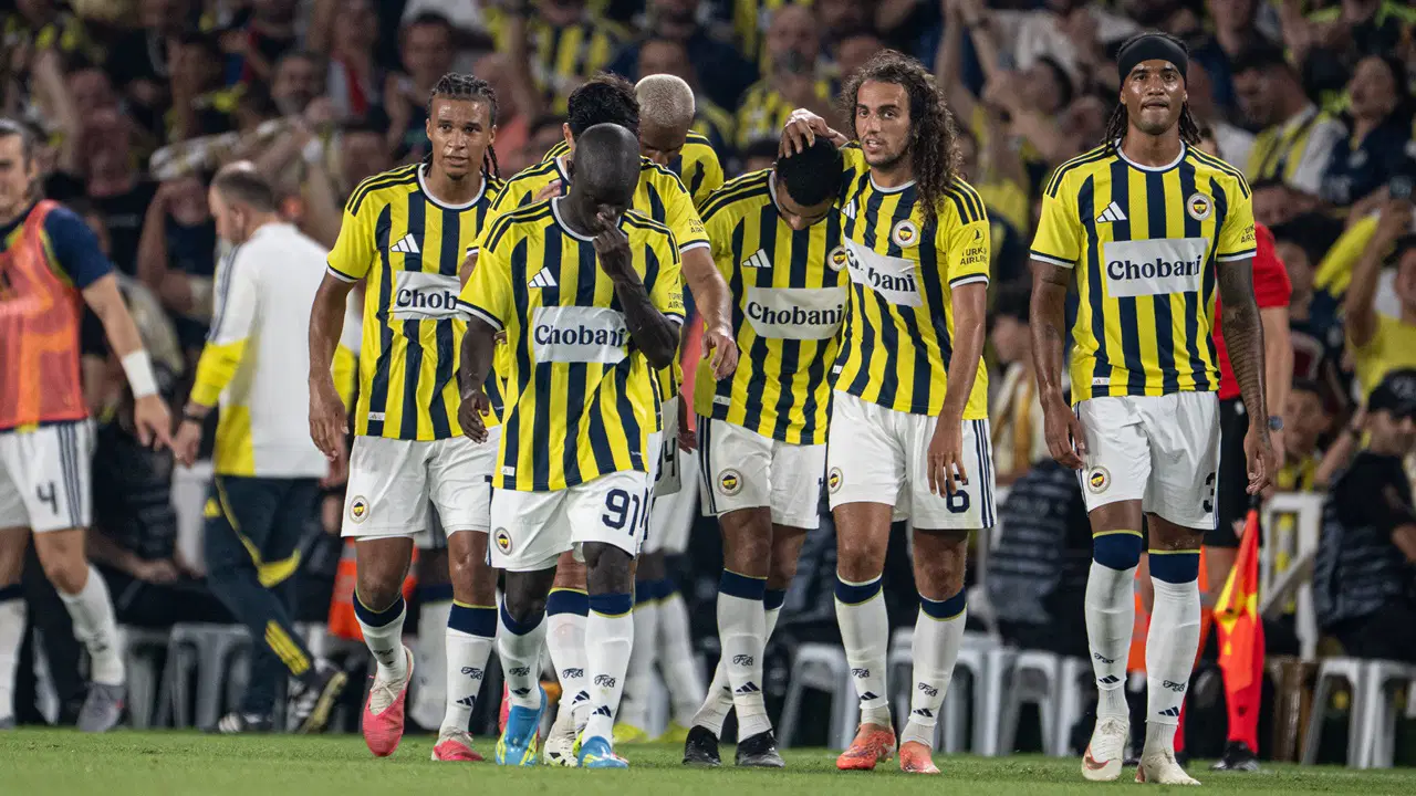 Spor yazarları Fenerbahçe - Sturm Graz maçını değerlendirdi: 'Elit kadro, elit oyun, mutlu Fenerbahçe!'