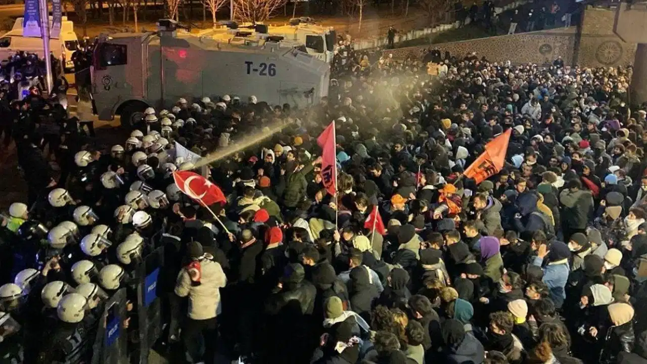 Rektörlük, yetkisini aştı... Öğrenciye 'yürüyüş' soruşturması: Üniversite ihbar etti!