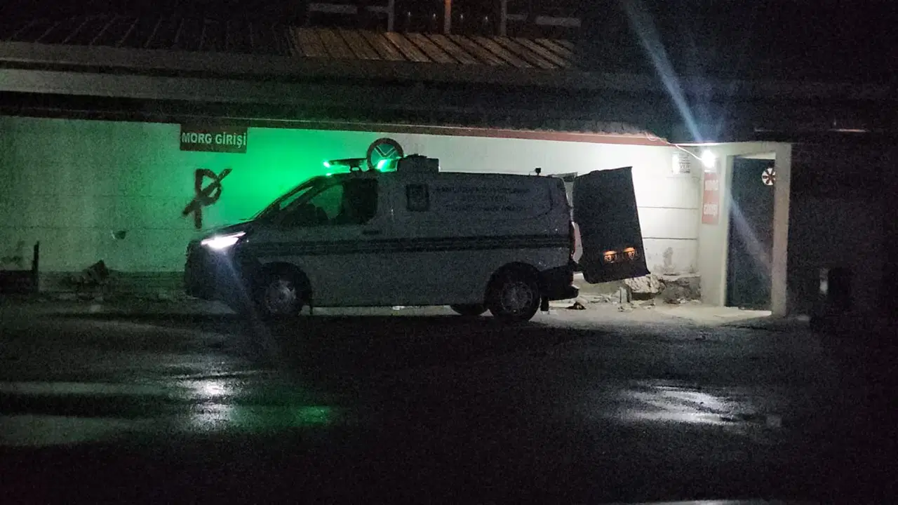 Otomobil şarampole devrildi: 3 ölü, 1 yaralı