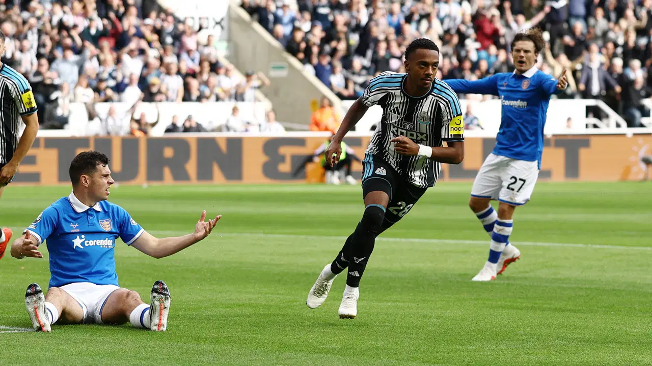 Newcastle 2 golle kazandı: Hull City ilk mağlubiyetini aldı
