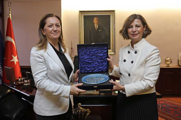 Arzu Çerkezoğlu'ndan Ayşe Ünlüce'ye ziyaret