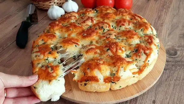 Fırın lezzetlerinin modern dönüşümü: Sarımsaklı ekmek tarifi