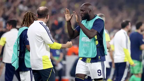Fenerbahçe, Lyon maçı kamp kadrosunu açıkladı: Dört yıldız listede yer almadı