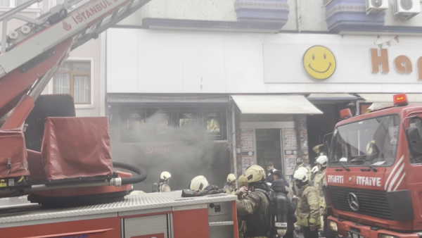 İstanbul Fatih'te zincir marketin deposunda yangın