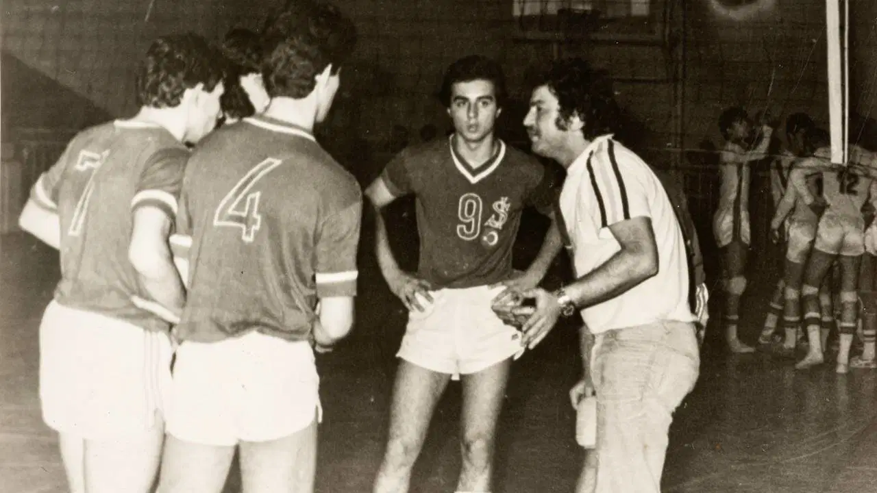 Voleybolun yaşayan hafızasına saygı duruşu: “Voleybolun Delidolu Efsanesi: Bülent Meriç” raflarda