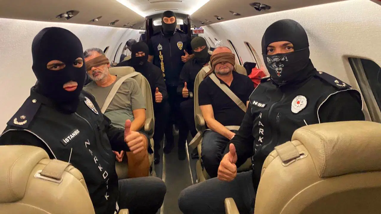 Kırmızı bültenle aranıyorlardı... Uyuşturucu baronları BAE'den Türkiye'ye getirildi!