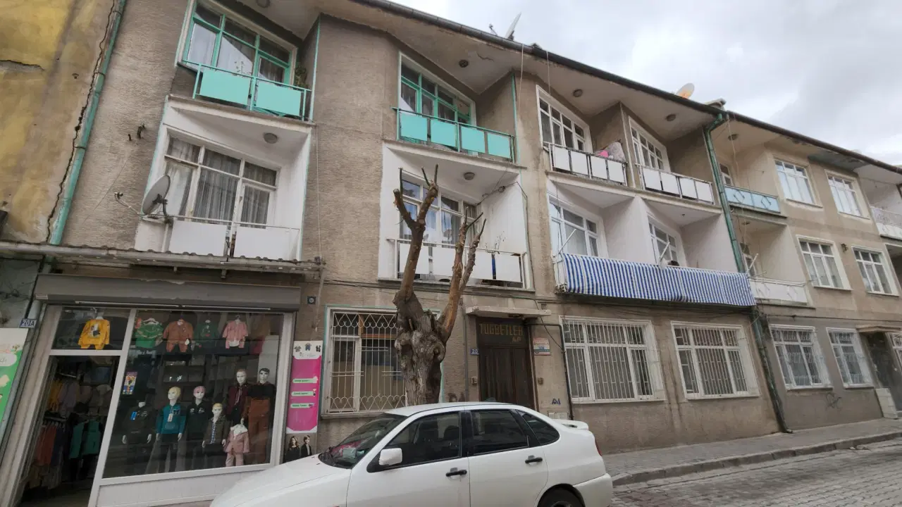 Konya'da kan donduran olay: Babasını boğdu, cesediyle aynı evde kaldı!