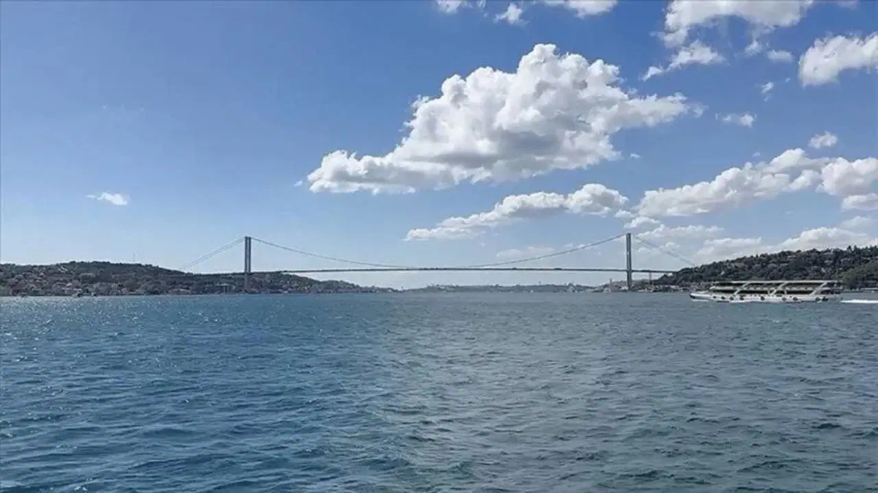 İstanbul Boğazı'nda gemi trafiği askıya alındı