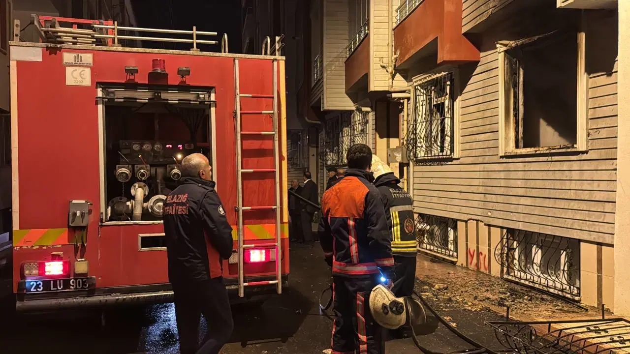 Elazığ'da yangın paniği: 2 kişi dumandan etkilendi