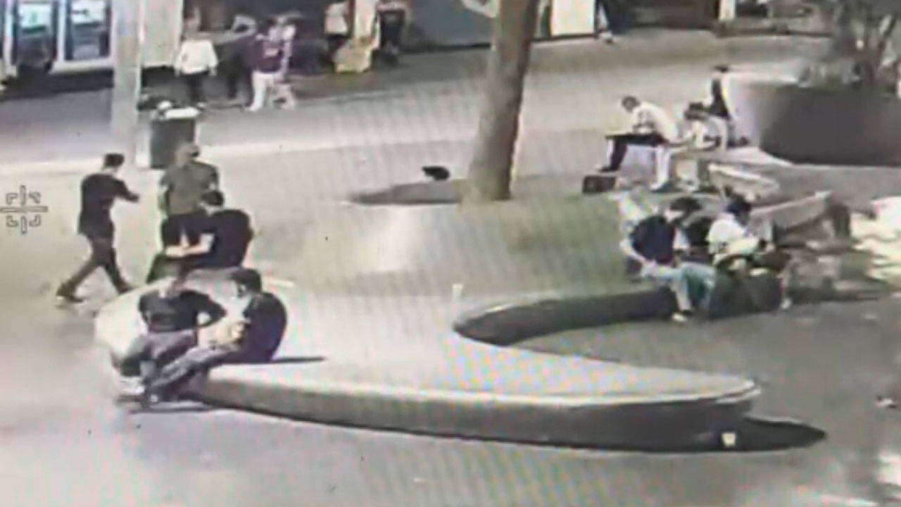 Bankta uyuyan kişinin telefonunu çaldı: Mağduru yanlış tarafa yönlendirdi