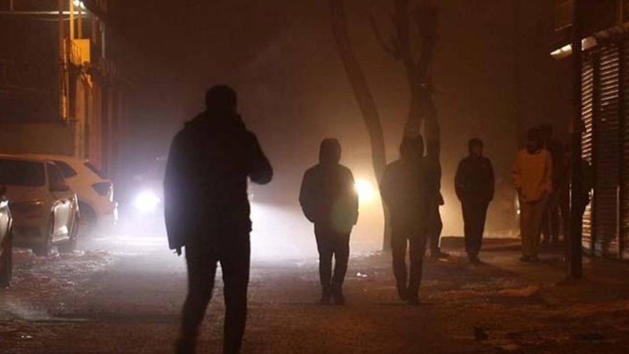 Diyarbakır’da yoğun sis; görüş mesafesi 10 metreye düştü, uçuşlar iptal edildi