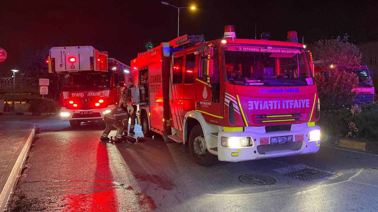 İstanbul'da 27 katlı otelde korkutan yangın: 4 kişi hastaneye kaldırıldı!