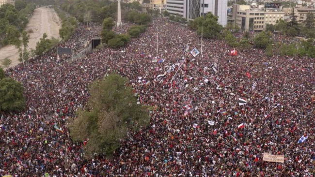 Şili'de kemer sıkma protestoları büyüyor: