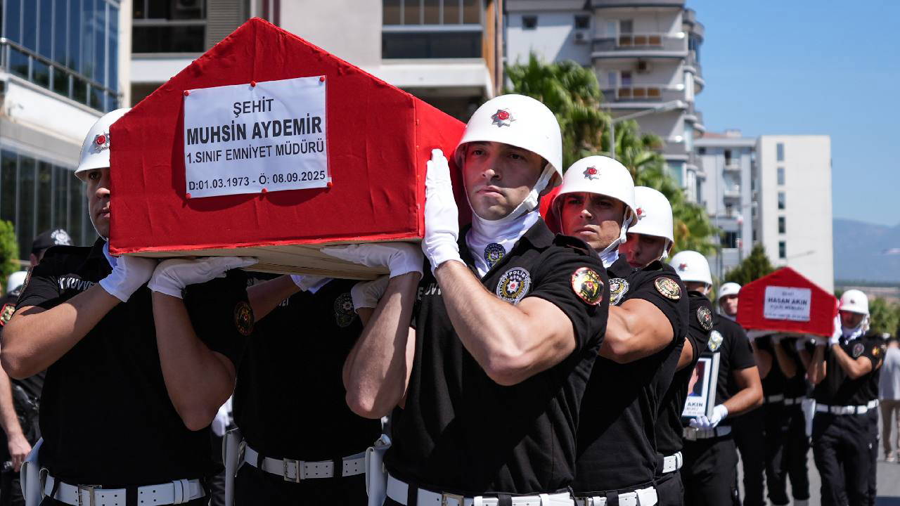 İzmir'de şehit olan polisler son yolculuğuna uğurlandı!