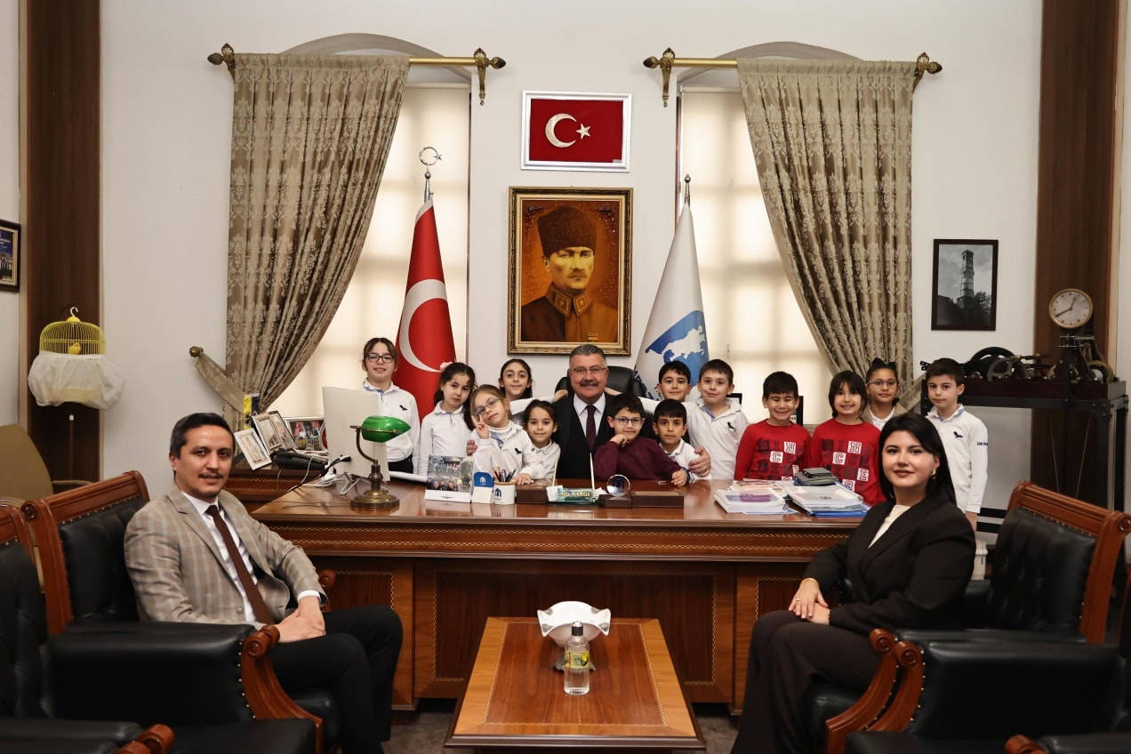 Merzifonlu miniklerden belediye başkanına ziyaret