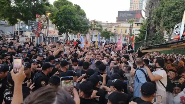 YENİ Partili Çağatay Güç, saat vererek İzmirlilere çağrı yaptı: 'Atatürk’ün evlatları susmaz'
