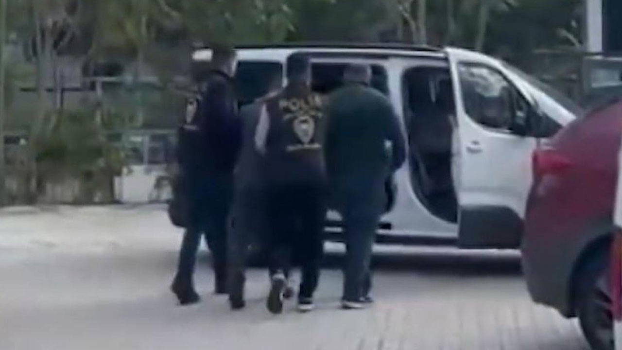 Yerlikaya paylaştı: 'Kadın sürücüye saldıran trafik zorbası yakalandı'