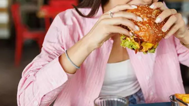 Uzmandan uyarı: 'Dışarıdan yemek, kalp sağlığını riske atıyor'