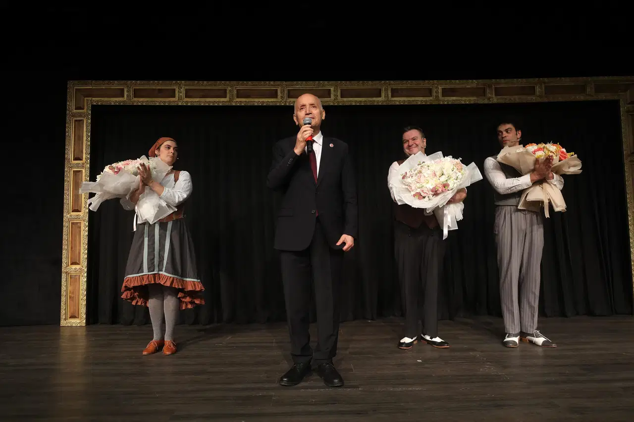 Yenimahalle 7. Tiyatro Festivali 'Şakşakçılar' ile başladı