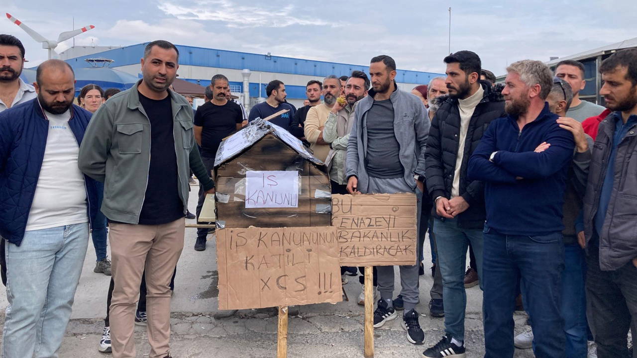TPI işçilerinden tabutlu eylem: 'Anayasayı burada tabuta koyduk'