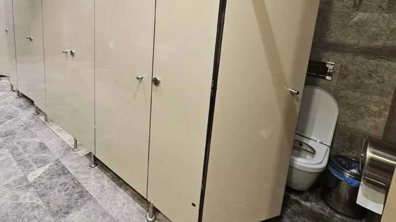 Edirne'de AVM'nin kadın tuvaletinde skandal: Cep telefonuyla görüntü almaya çalıştı!